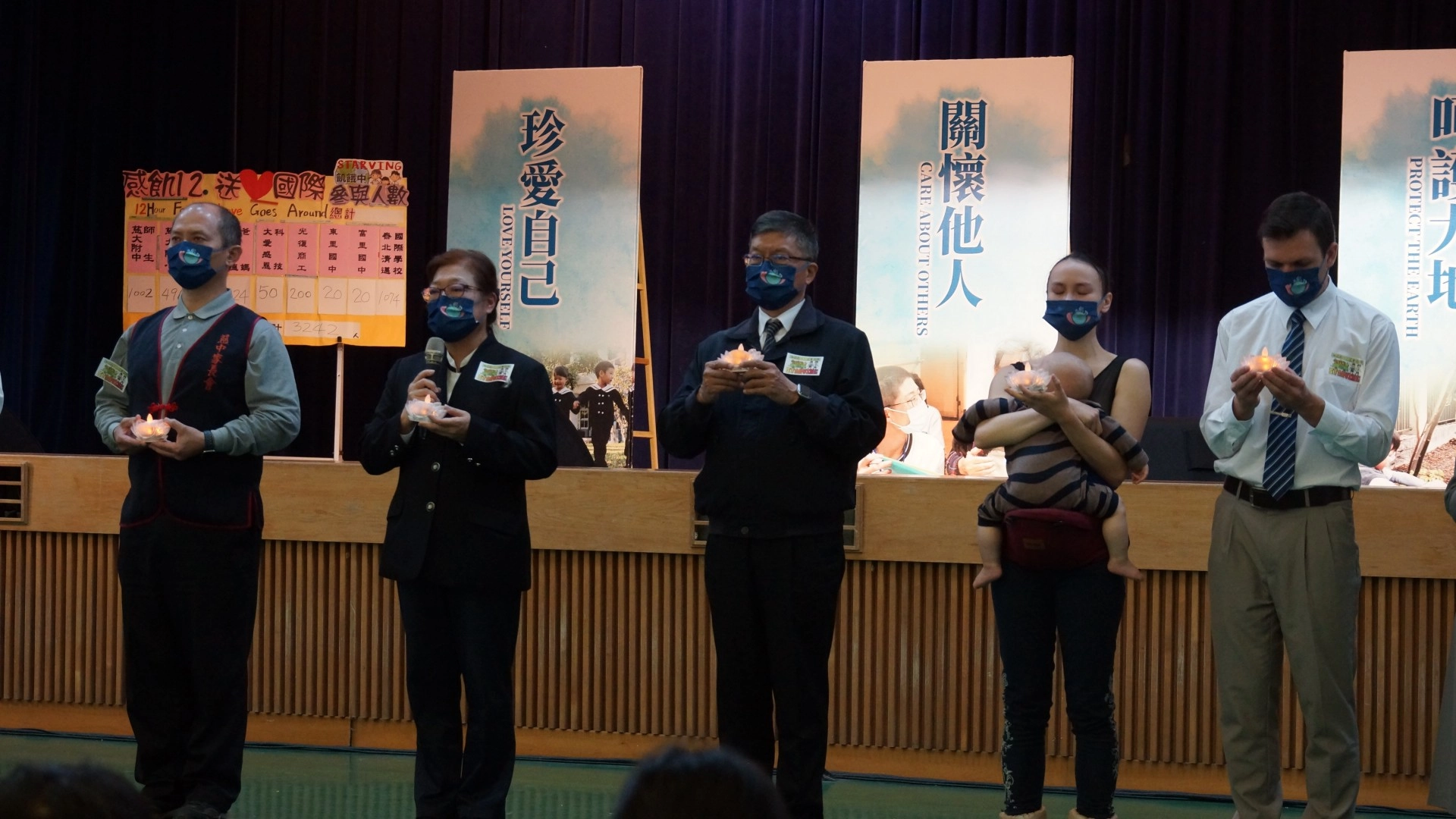 點燈唱誦「祈禱」，歌聲將大家的愛傳出去