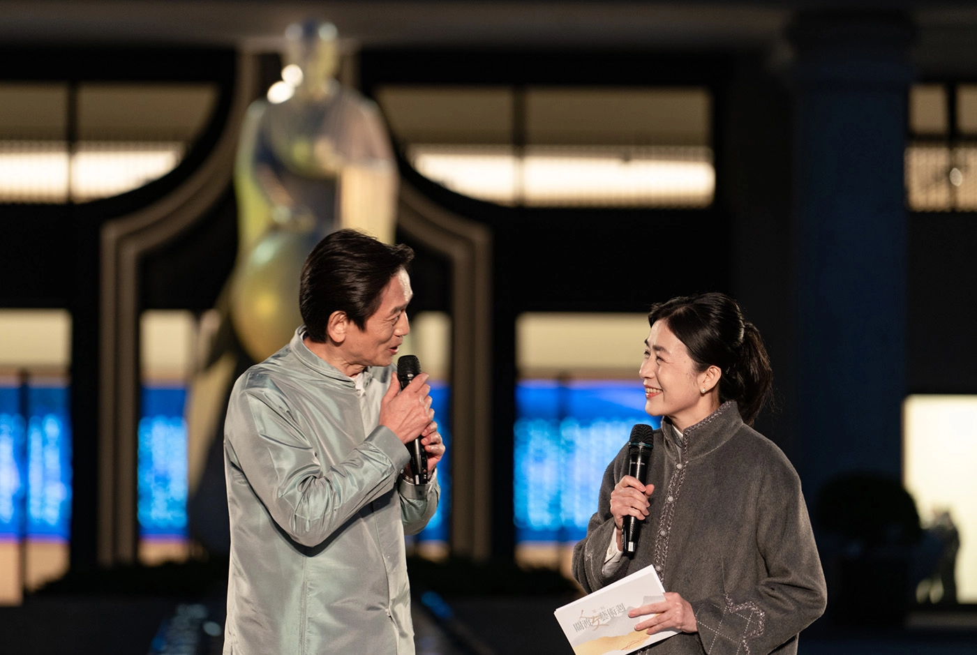 李文瑗與殷正洋同台「人文藥草園點燈暨關渡人文藝術週開幕記者會」
