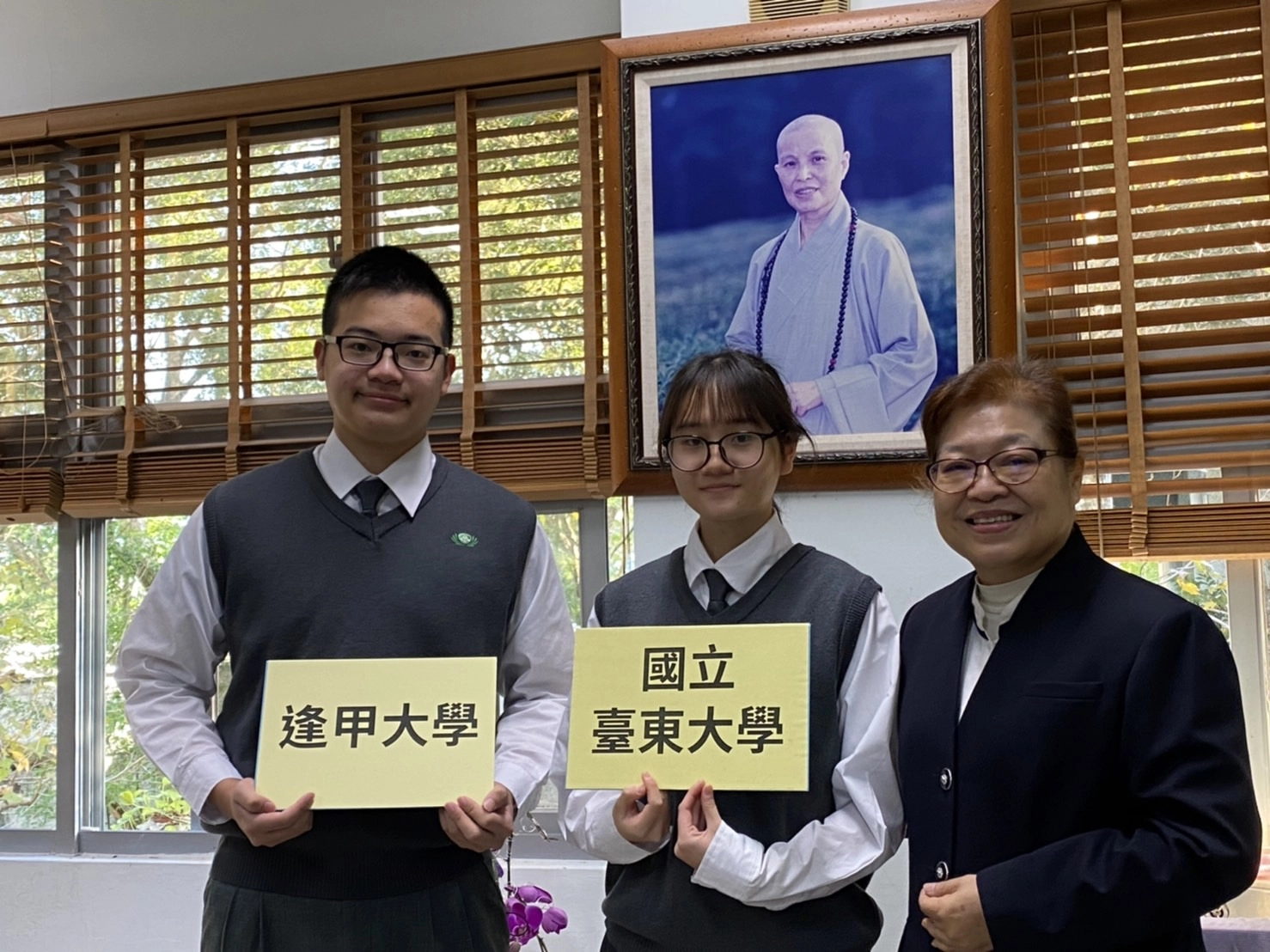 獲全國高中英語演說優勝的洪瑞陽與李佳沄成為112學年度準大學生