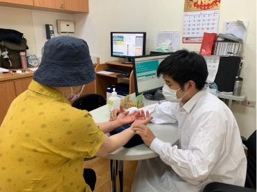 花蓮慈濟醫院盧昱竹主治醫師看診照  