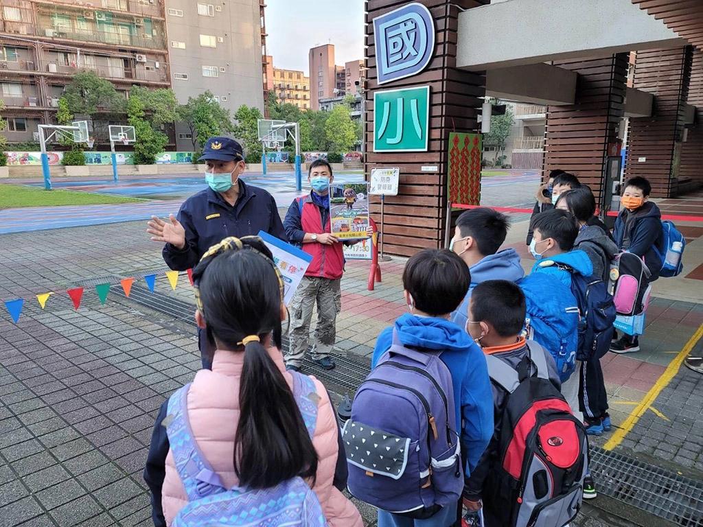 於學童上課途中需宣導
