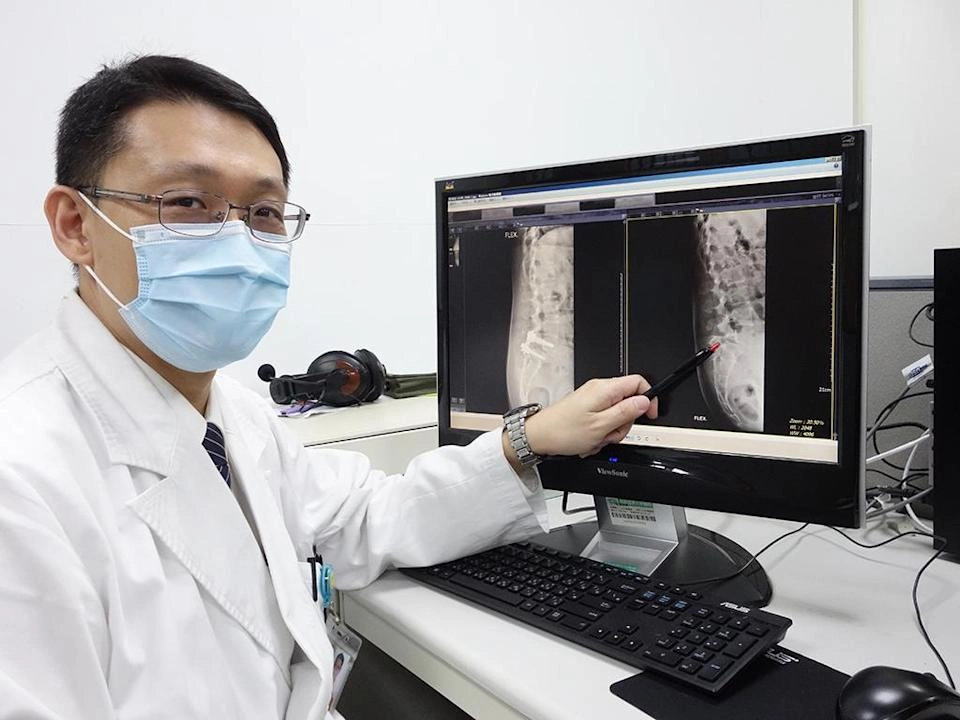 腰痛、腳無力為警訊 當心脊椎滑脫寸難行