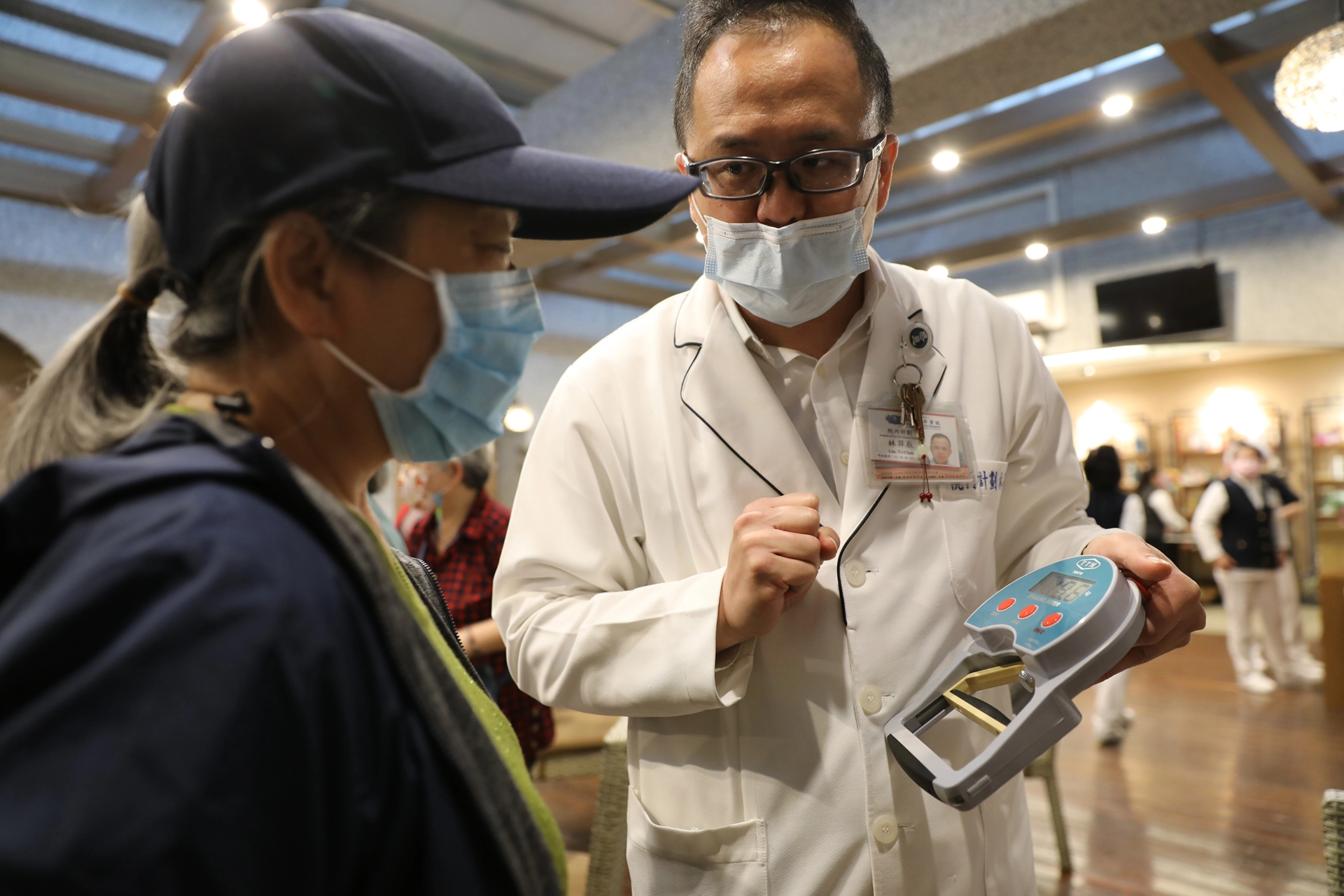 為了陪伴乳癌病友對抗病魔，花蓮慈院乳房醫學中心每季舉辦病友會。