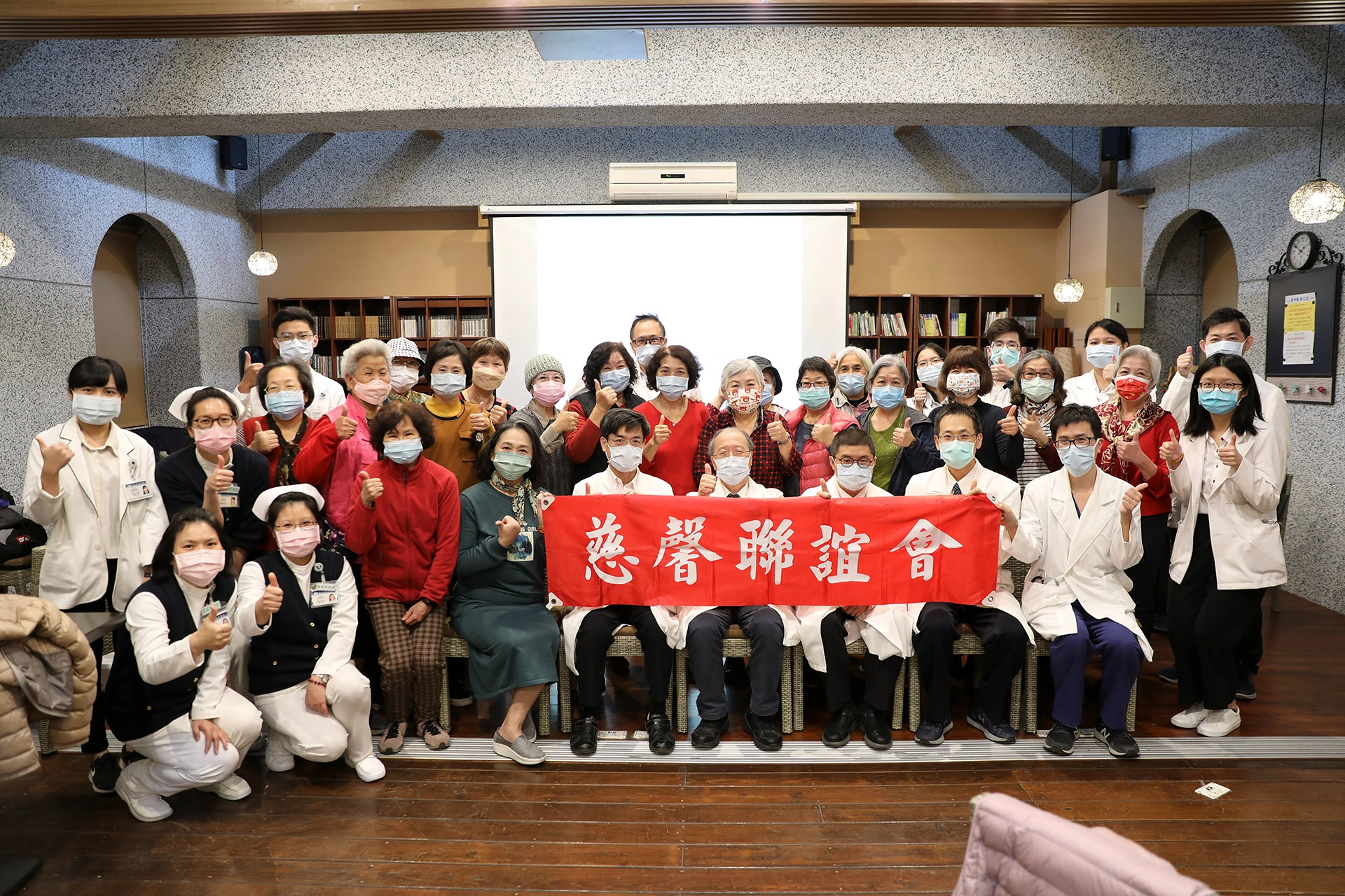 為了陪伴乳癌病友對抗病魔，花蓮慈院乳房醫學中心每季舉辦病友會。