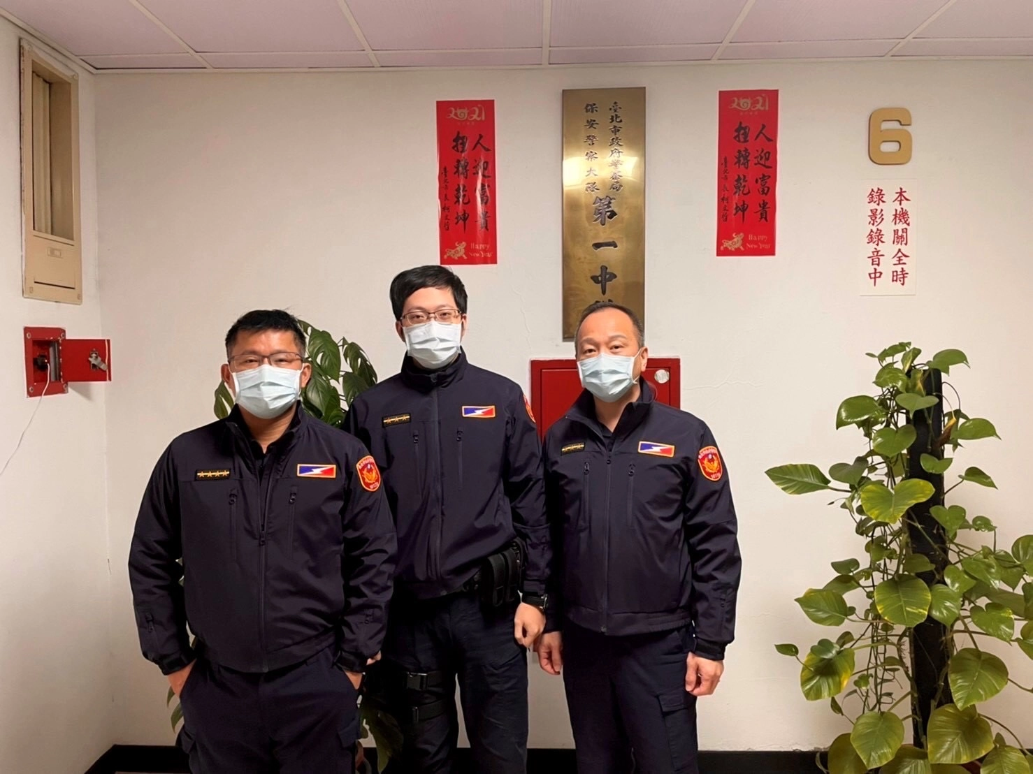 臺北市保安警察大隊第一中隊小隊長陳志榮，警員呂冠伯、陳英隆等3人