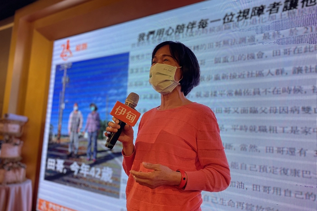 視障輔佐員曾麗香分享服務田哥為她贏得成就感。