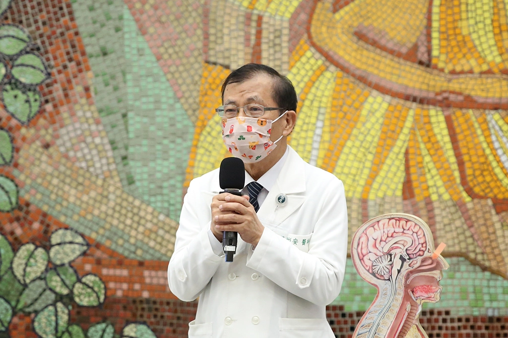 花蓮慈院副院長吳彬安指出，醫檢師就像幕後英雄，一般較為人所知的驗血或驗尿等工作，後面其實還可能延伸出的其他檢測項目。