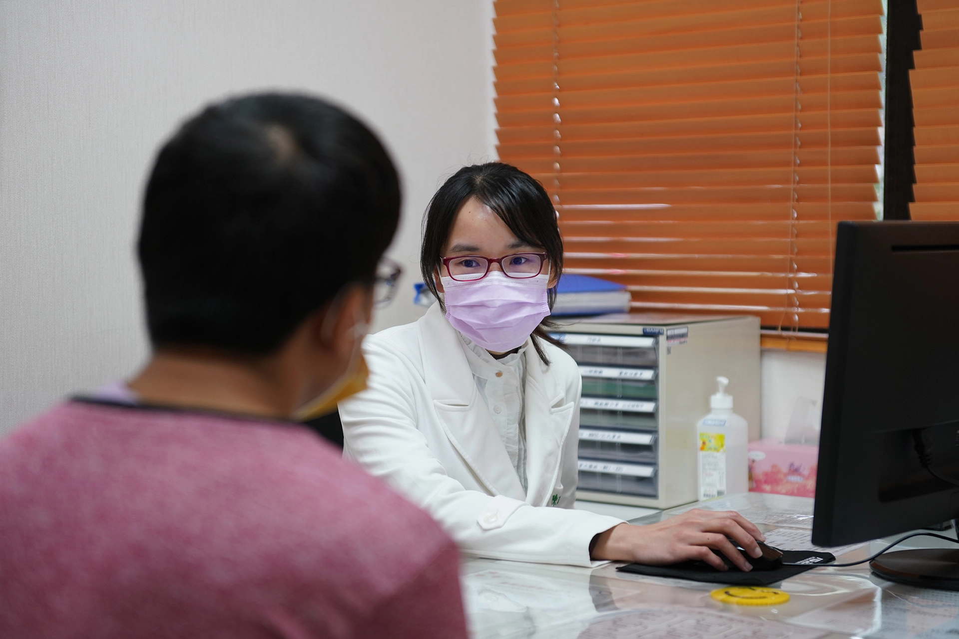 花蓮慈濟醫院精神醫學部兒童青少年精神科主任陳珮儀指出，考生心理難免擔心表現不如預期，建議考生平時就能建立自我的壓力調適方式，以紓解焦慮。
