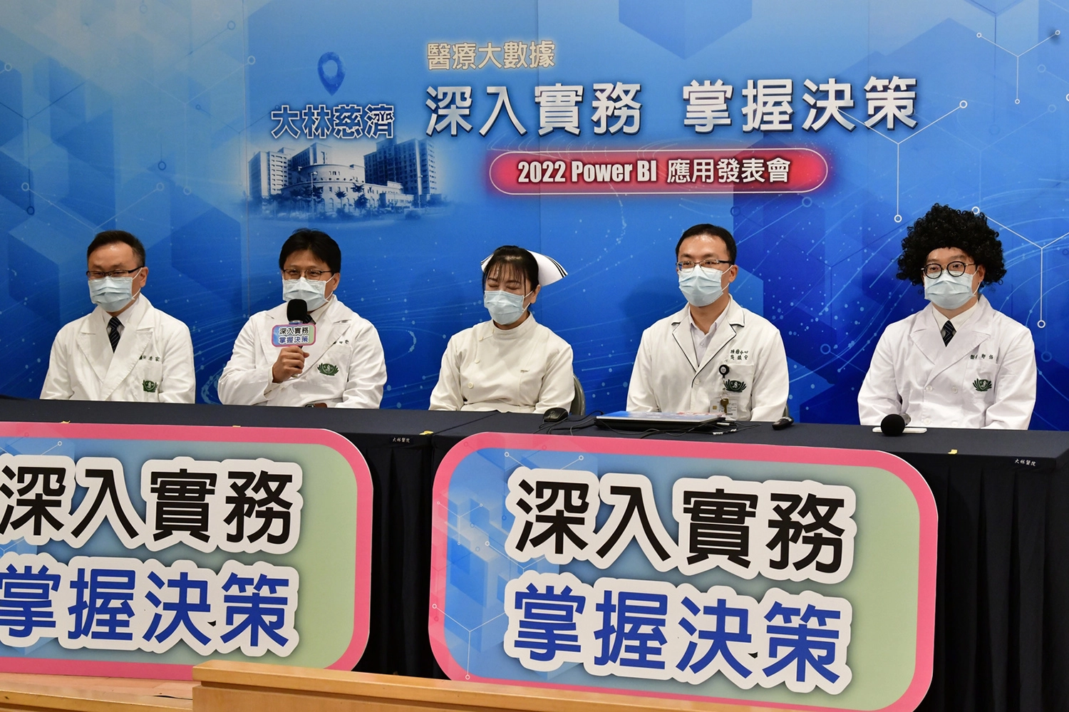 各主題分享者答覆線上提問。