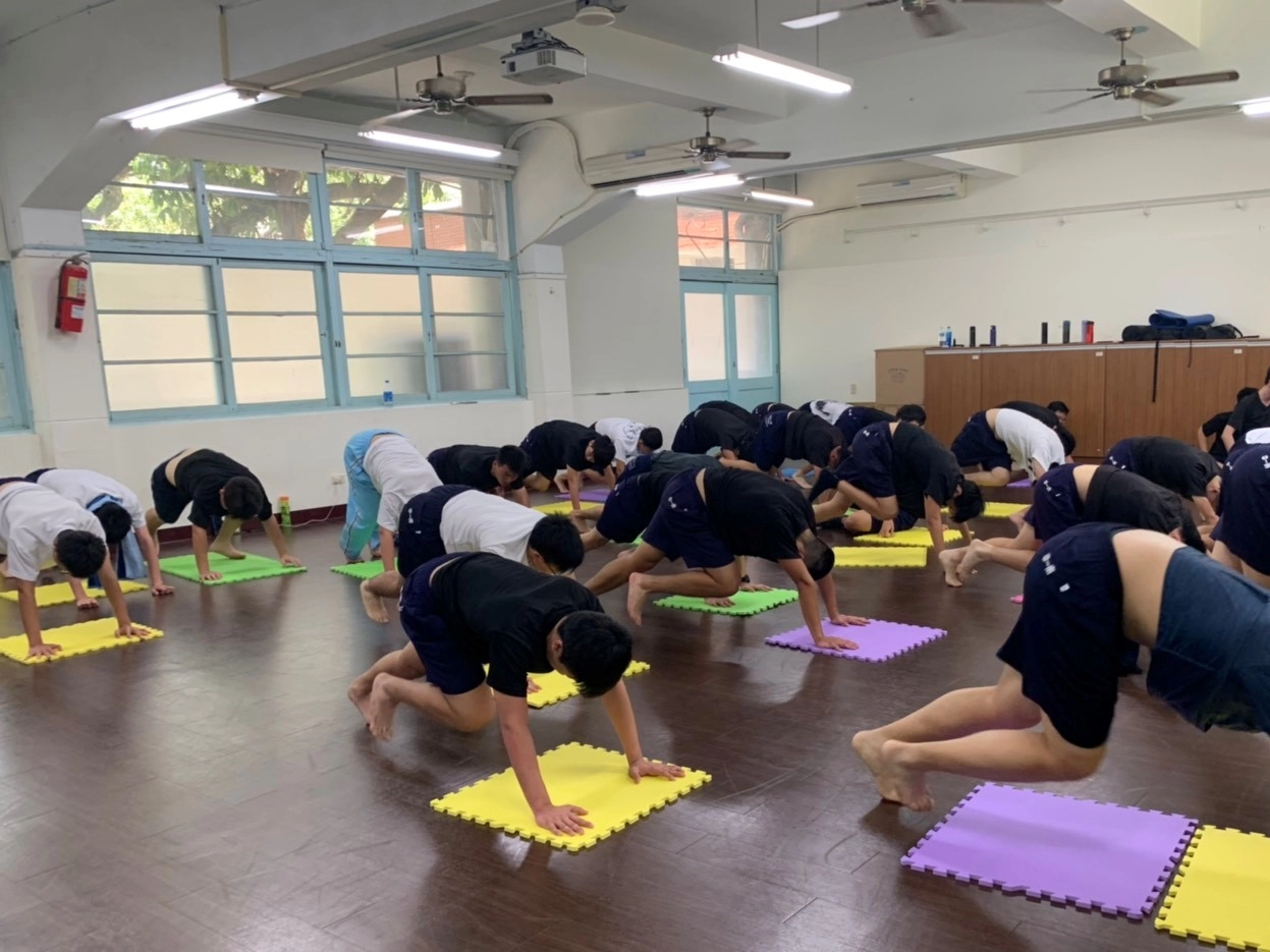 國立臺南一中-型男Fat Down養成班。