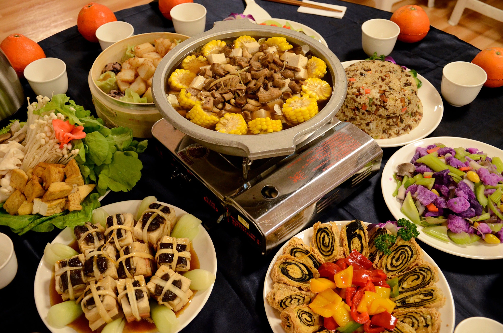 除夕吃團圓飯滿桌的美食，「均衡」是營養關鍵，記得不要讓喜歡吃得食物佔據的餐盤。