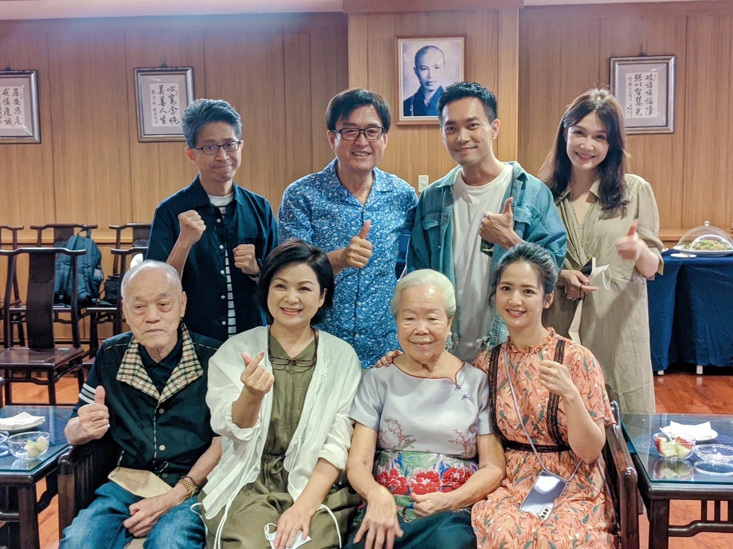 《天下第一招》主要演員楊貴媚、檢場、許仁杰、臧芮軒、李佳豫，與故事主人翁楊丁炎