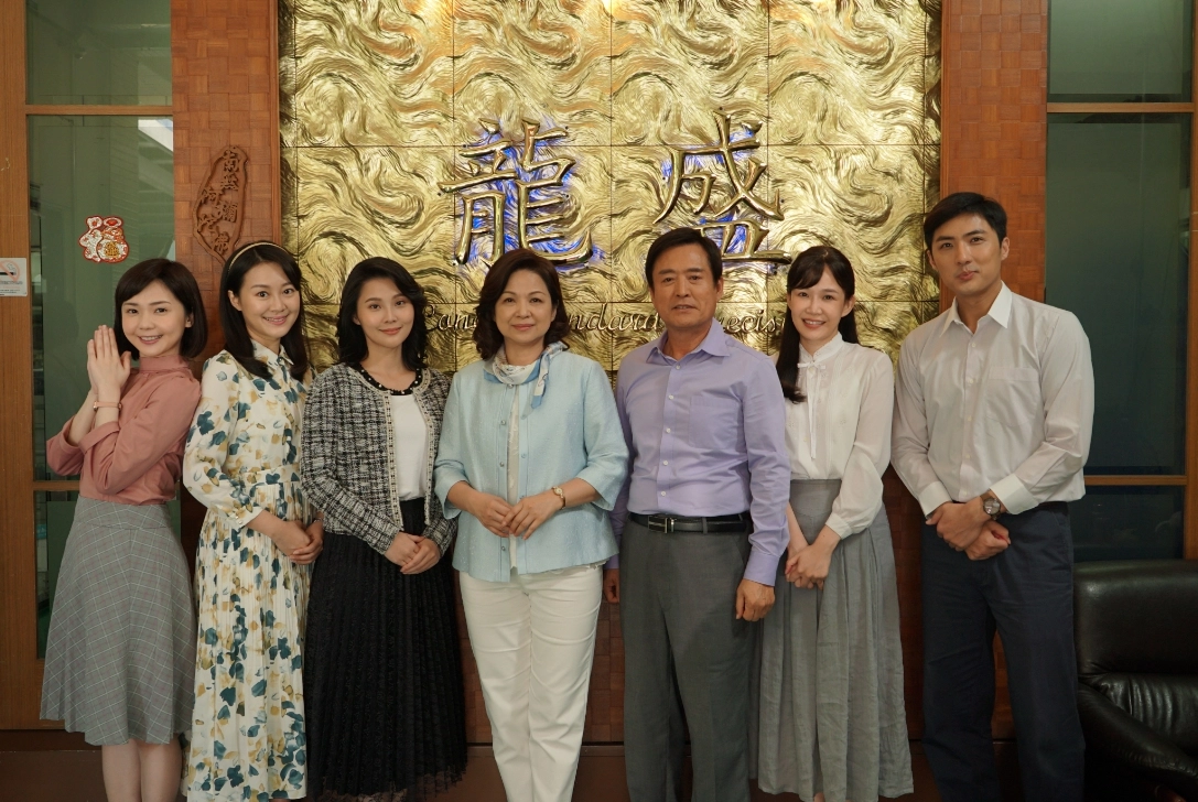 楊丁炎、楊吳招全家福