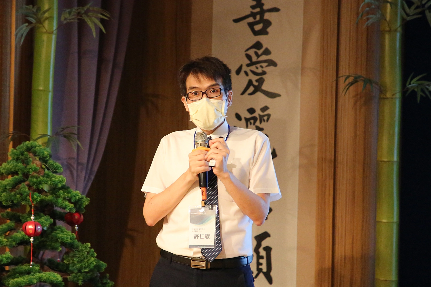花蓮慈院癌症研究中心許仁駿博士分享「智慧藥箱」的研發。
