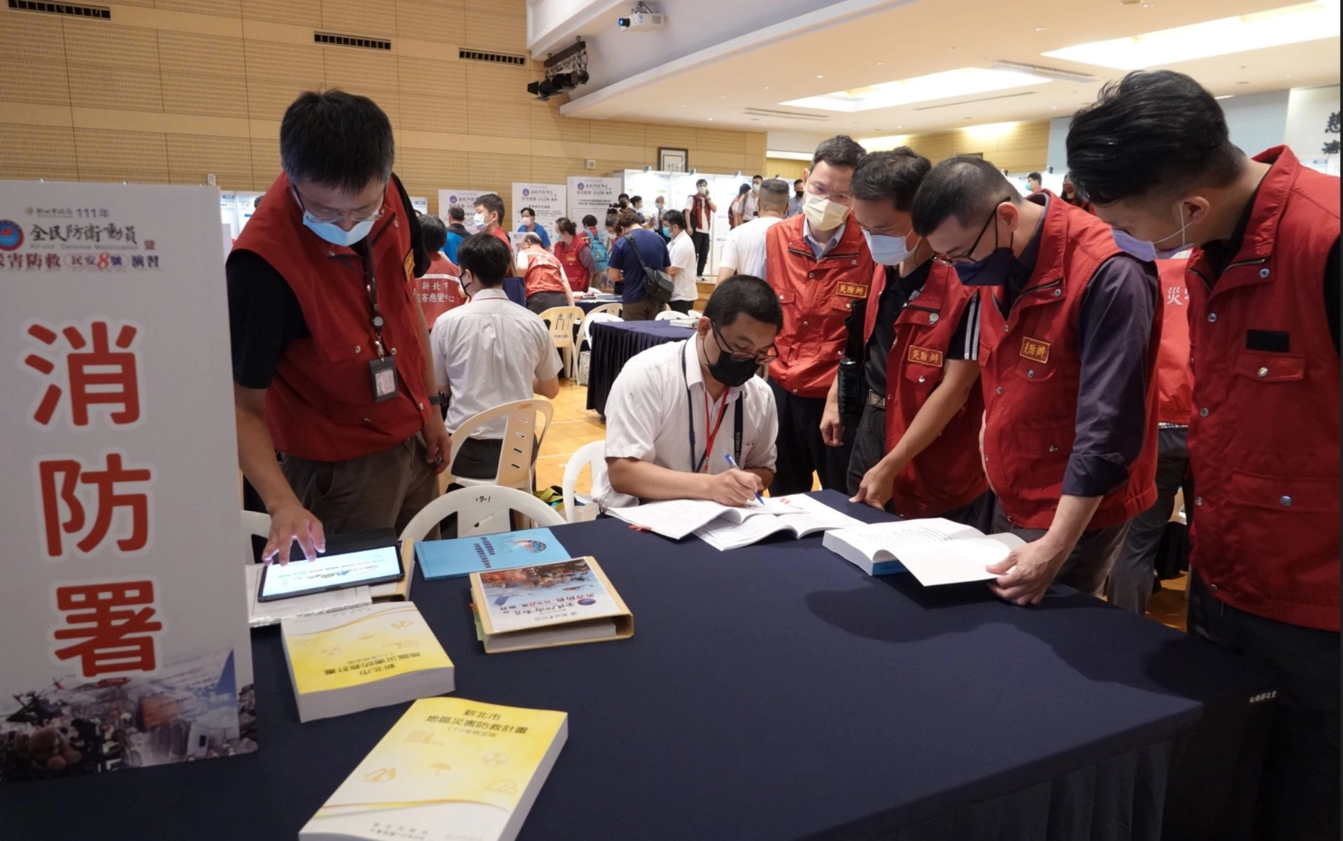 近期國際情勢緊迫，透過民安演習結合政府與民間跨界合作，檢視人力、機具。