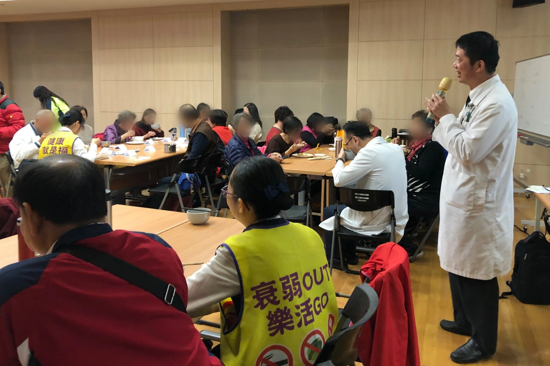 臺中慈濟醫院社區健康中心陳慶元主任用心推動健康促進。