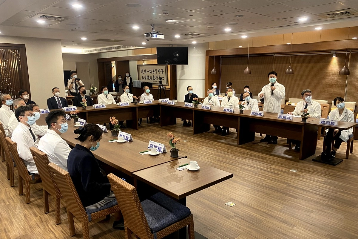 共同實驗室蔡國旺主任說明台北慈濟醫院與中央大學於2020年締約後的合作面向與研究成果。