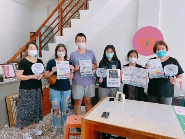 移民署宜蘭縣站、隊共同合作向新住民家庭宣導跟蹤騷擾防制法。