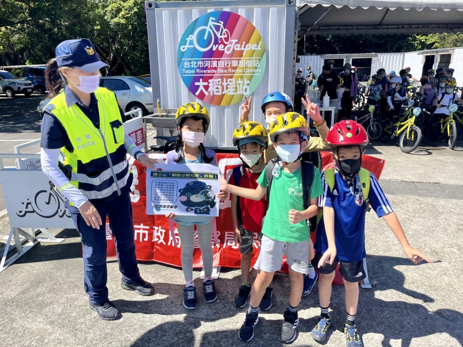 保大警宣導青少年不要在暑期涉足不良場所、危險駕車等偏差行為。