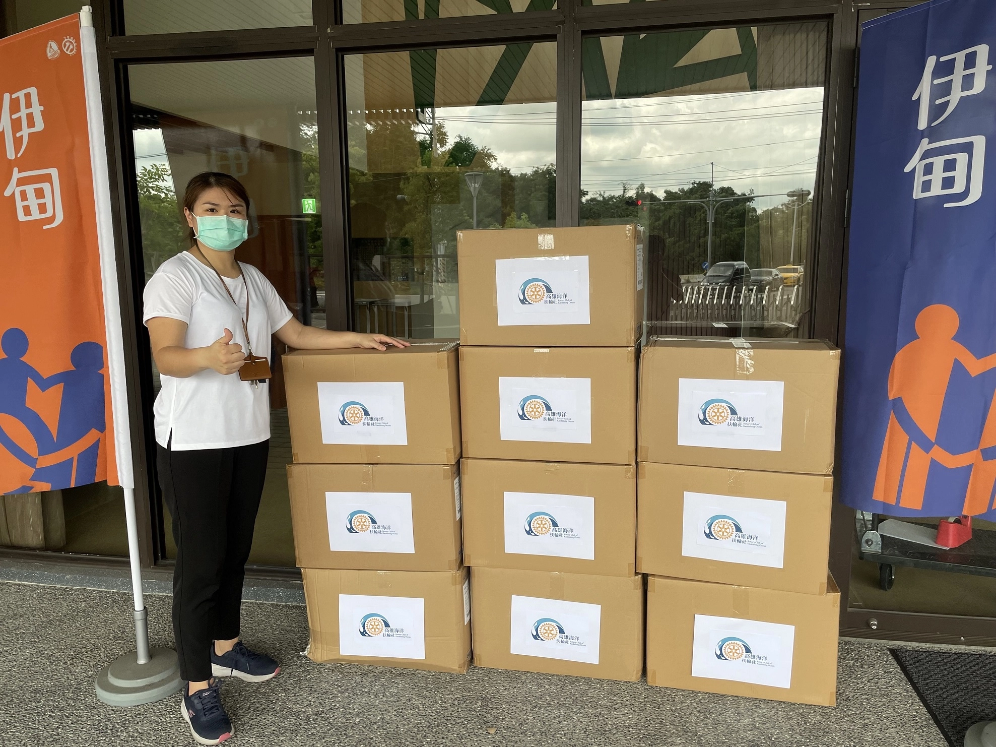1千件隔離衣親送至燕巢家園。