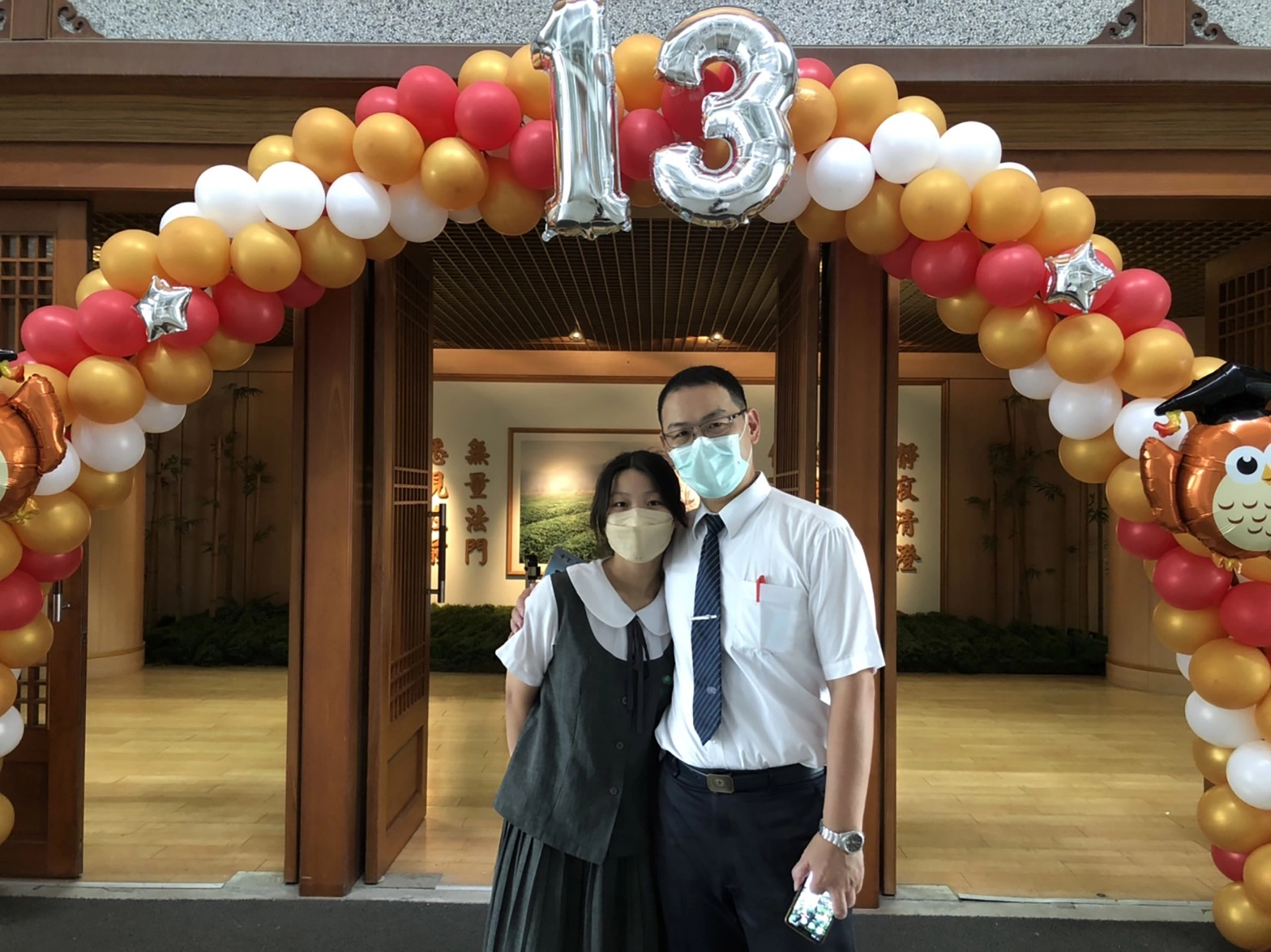 畢業班張善治老師是導師，也是家長，感恩學校給予善與愛的教育，讓孩子保有純真本性。