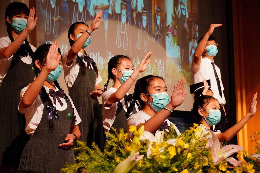 由四部畢業班師生共同演繹「成長」，一同見證他們人生旅程重要的一刻。