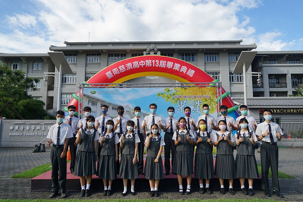 %臺南慈濟高中111年國中會考獲得5A以上的學生有17人，占全校考生中10％。