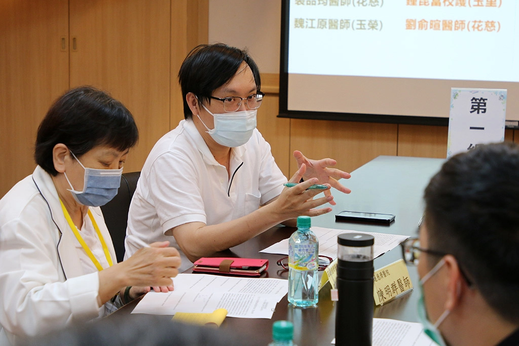 來自衛生所、醫院及學校的與會代表進行分組討論，透過經驗分享，讓醫療支持教育、教育支持孩子的健全成長。