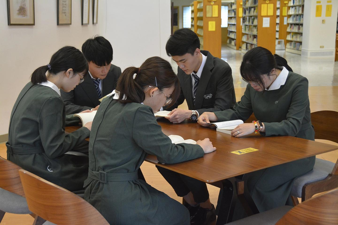 四技部新住民子女公費生採「面試」方式，招生高中職畢業生。