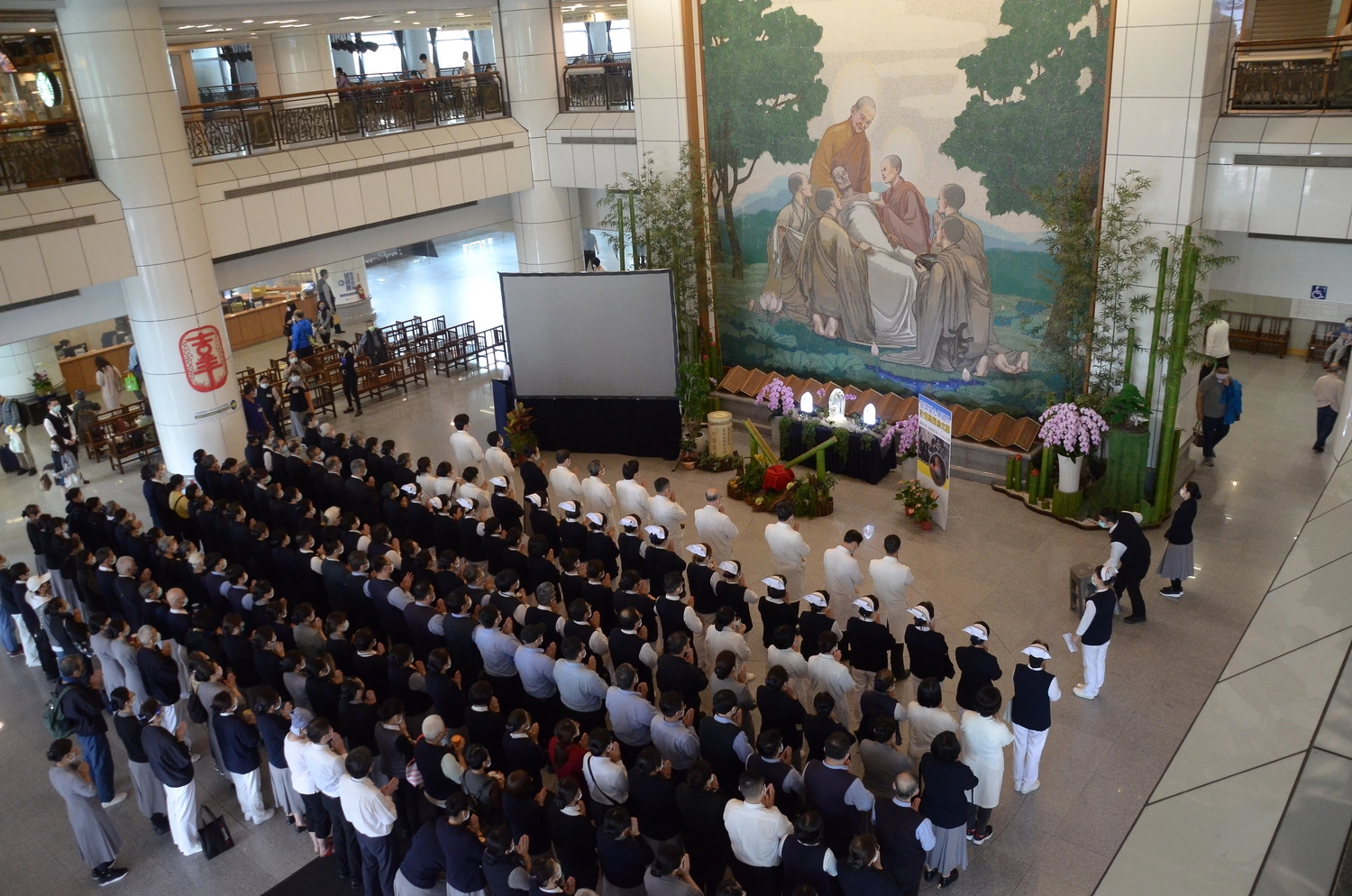 台北慈濟醫院於3月4日舉辦「愛心無國界　馳援烏克蘭」祈福會，邀請大家發揮愛的力量匯聚善念，為烏克蘭難民祈福。
