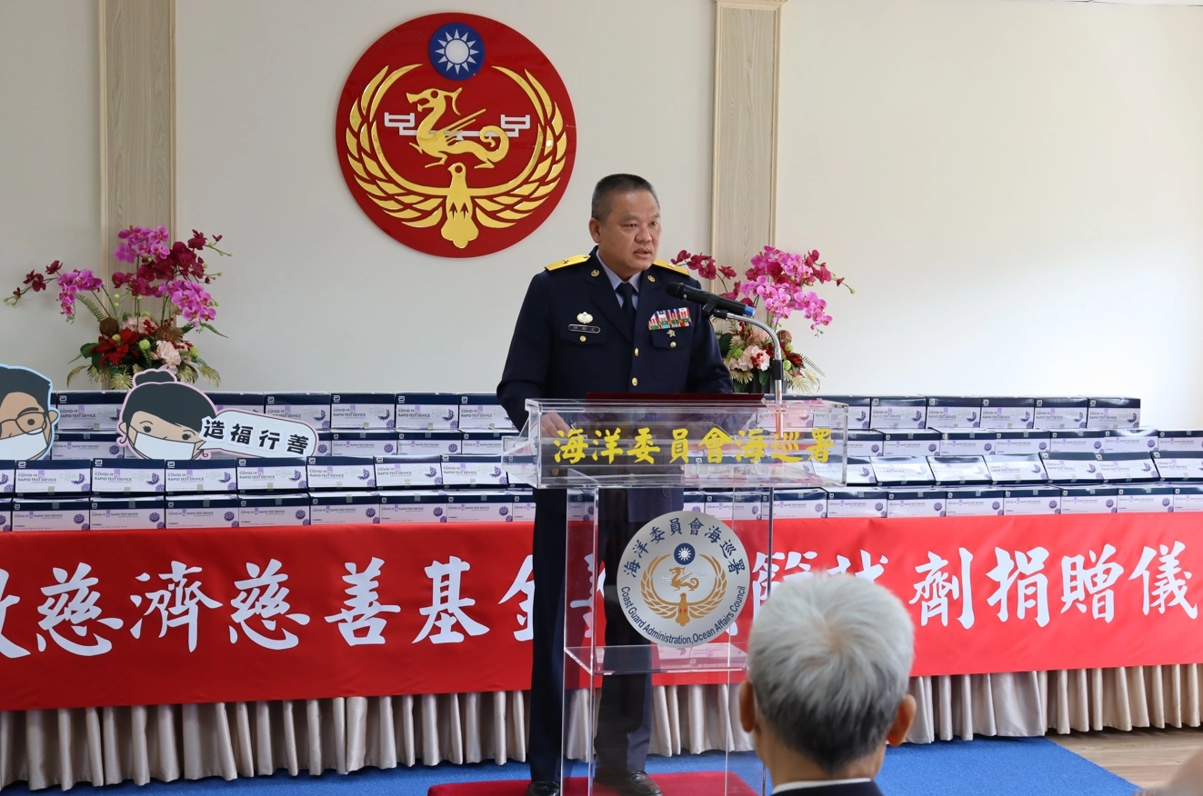 許靜芝副署長表示，有了這批快篩試劑輔助，可以保障海巡弟兄們的健康，降低勤務執行過程中，可能接觸到確診人員的風險。