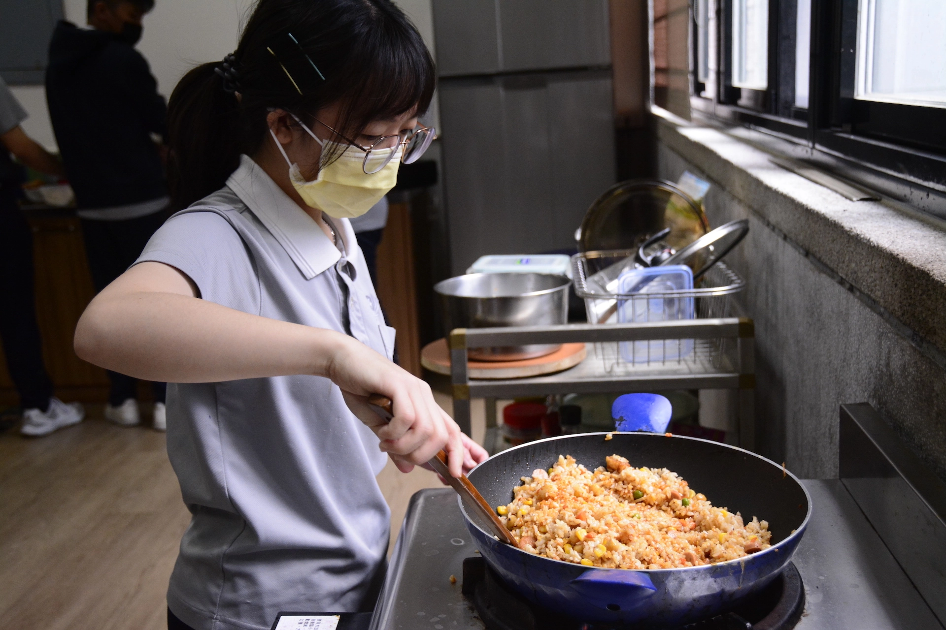 馬來西亞及印尼的外籍學生烹煮自己的家鄉美食。