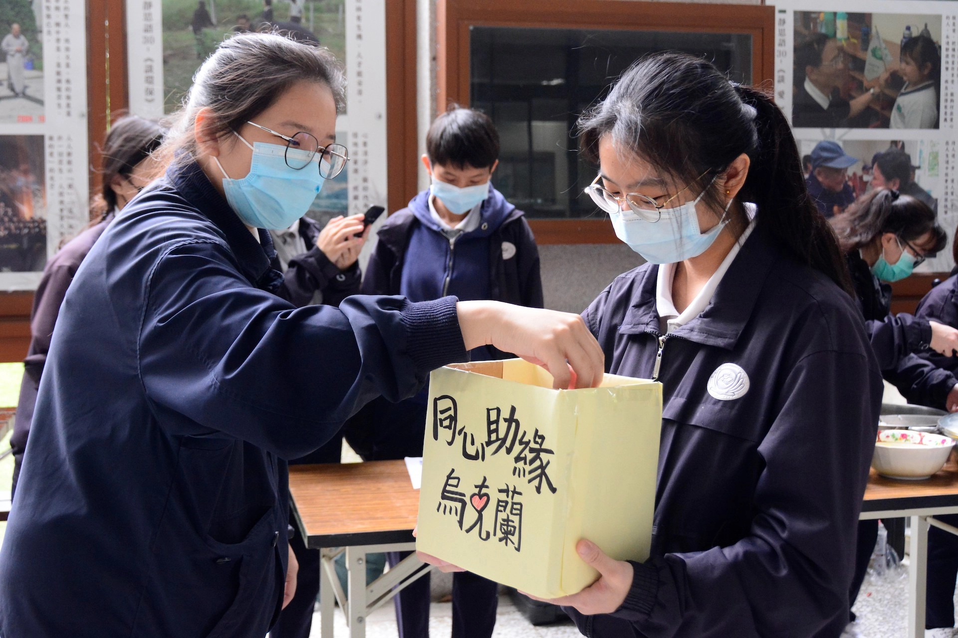 義賣所得將全數捐於慈濟大愛共善基金。