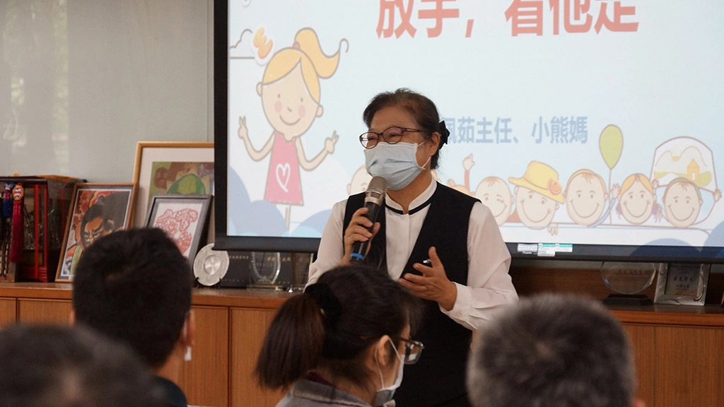 慈大附中李玲惠表示，小學是義務教育的第一年，從幼兒園到小學是很關鍵的一步。