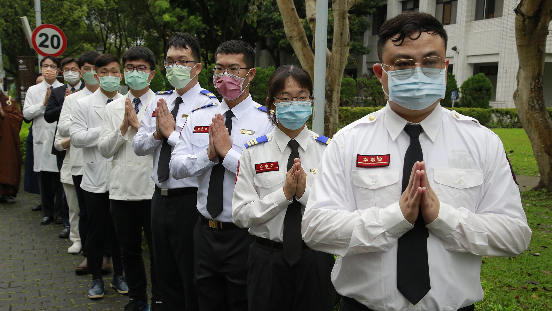 花蓮縣高級救護技術員參與慈濟大學模擬手術課程