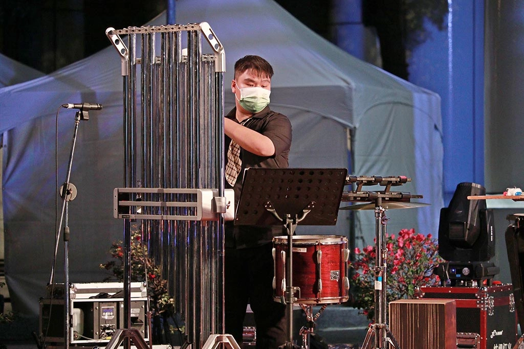 黃楷勛分享這次很難得能在臺南市議會前廣場表演，可說是珍貴且難忘的回憶，也是打擊樂校隊高三同學們最後一次對外演出。