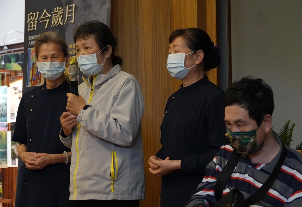 以「拾年有承、映象相隨；藝術彩繪、善念循環」為內容的「留今歲月」攝影暨慈善聯展，即日起在慈濟新店靜思堂溫馨展出至6月26日。