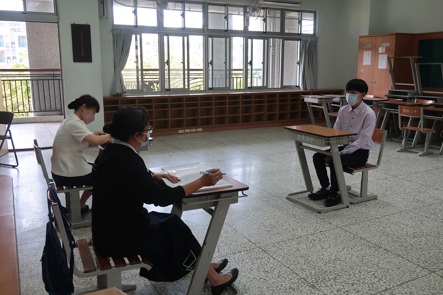 師長給予建議，期盼學生能有更好表現。圖王品方