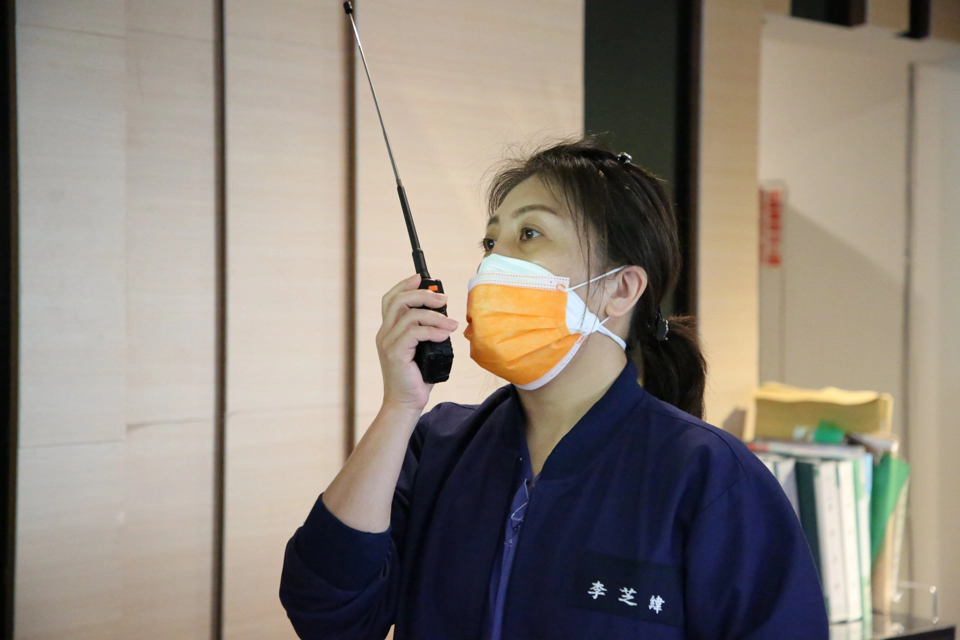 退休後的第一份工作還是「護理師」，但是李芝緯不後悔，能發揮所長盡一分力，不只能幫助到確診的病人，還可以跟國家、社會一起防疫作戰，內心還是激動及充滿歡喜。