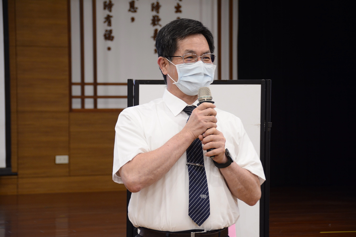 慈濟科技大學校長羅文瑞期許大家認真課業，進一步爭取出國交流的機會。