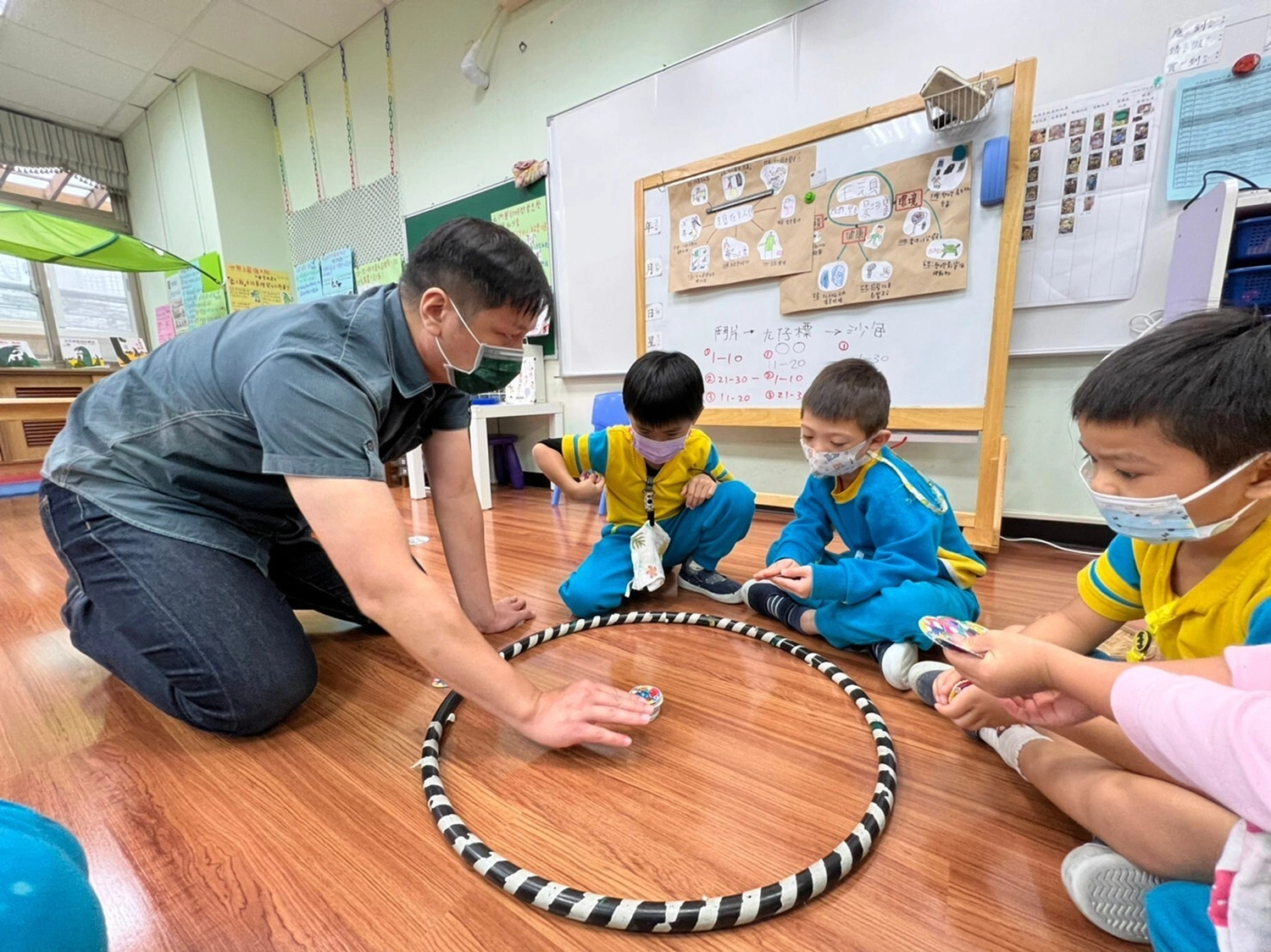 花蓮縣民勤非營利幼兒園進行童玩體驗。
