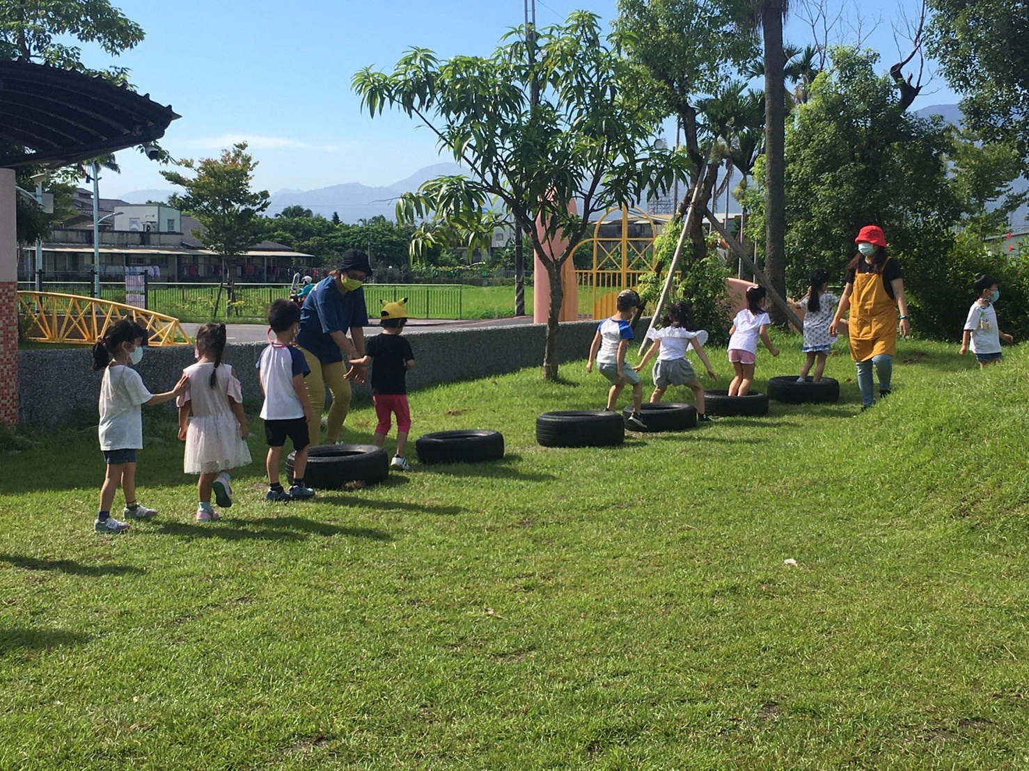 宜蘭縣清溝非營利幼兒園進行大肌肉活動。