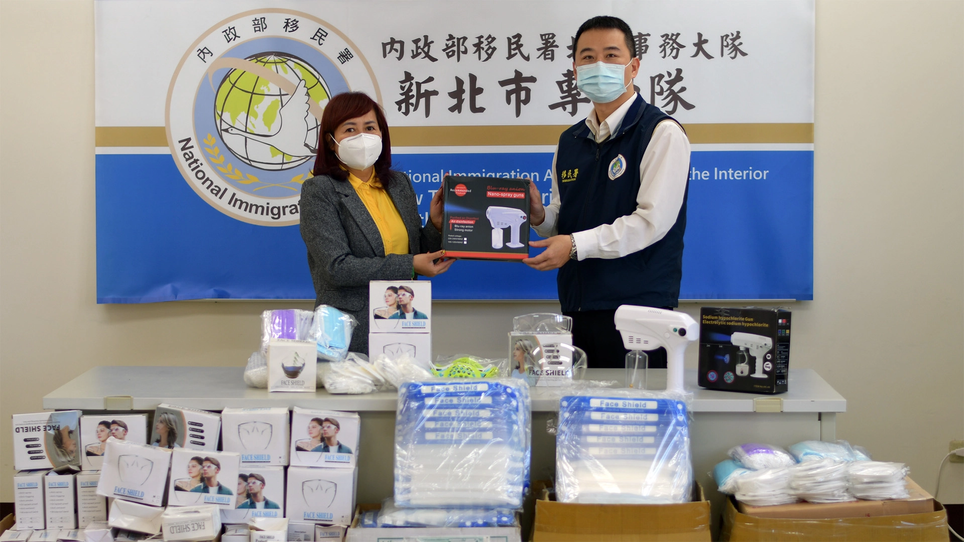陳氏花女士捐贈移民署新北市專勤隊防疫物資1批