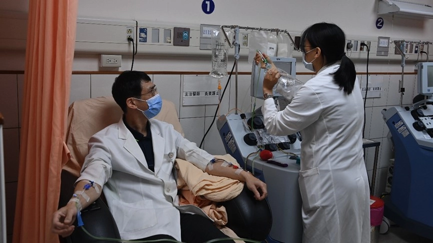 盧奇業醫師說:「面對一個即將結束生命的患者，可以來治療你的醫生或藥物有很多種，很多醫生，很多人可以來取代醫生的角色，可是(骨髓)捐贈並不一樣，真正全世界你就是唯一的那個，沒有了你，這個患者就必須面對死亡。」攝影:鄭啟聰