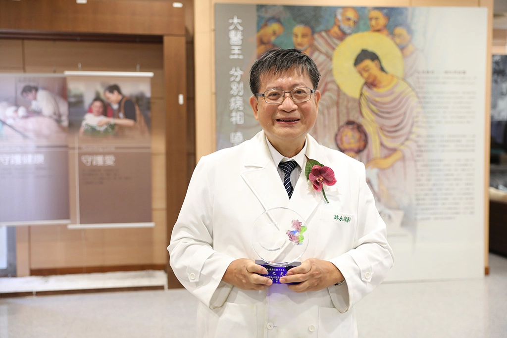 身為「後山病理人」，許永祥一肩扛起的不僅是慈濟醫療、更是花東醫療的病理工作，以病理科醫師的身份參與各大內外科別病患的治療過程，救治無數患者。