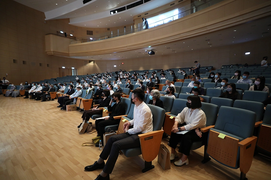 花蓮慈濟醫院與慈濟大學於五月二十八日在慈濟大學演藝廳舉辦解剖病理部主任許永祥教授追思學術研討會，一共近五百人，於現場及透過網路連線的方式，一起緬懷許永祥教授。