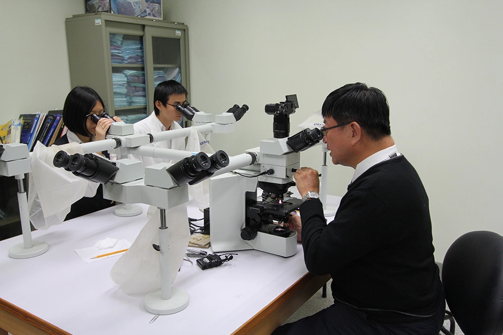 花蓮慈濟醫院與慈濟大學於五月二十八日在慈濟大學演藝廳舉辦解剖病理部主任許永祥教授追思學術研討會，一共近五百人，於現場及透過網路連線的方式，一起緬懷許永祥教授。