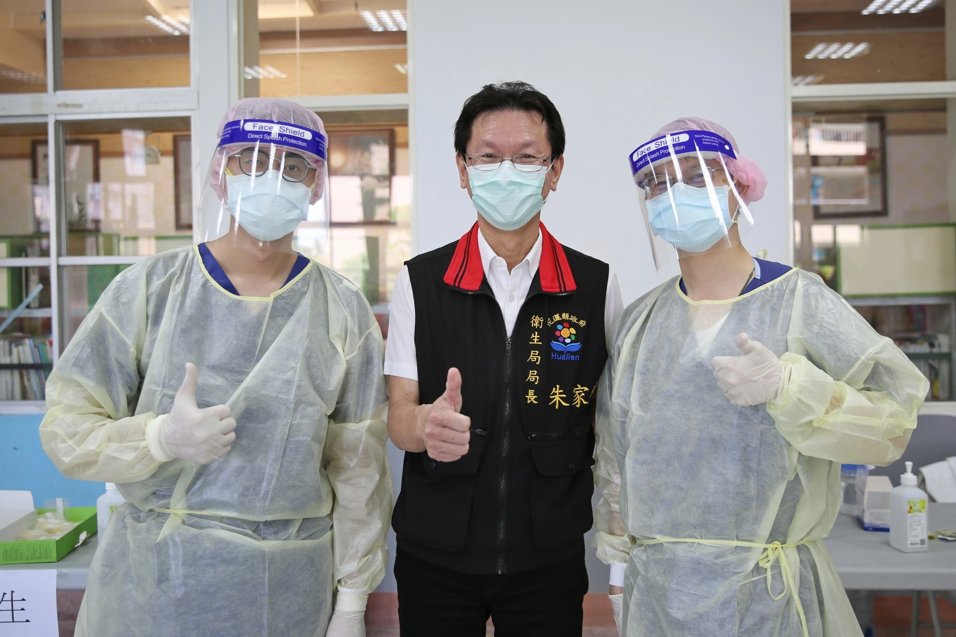 花蓮縣衛生局局長朱家祥表示，很感恩花蓮慈院接下花蓮市區的孩童BNT疫苗接種任務，有時一天內還得出動兩個團隊到不同的學校為學童打疫苗，真的很感恩！