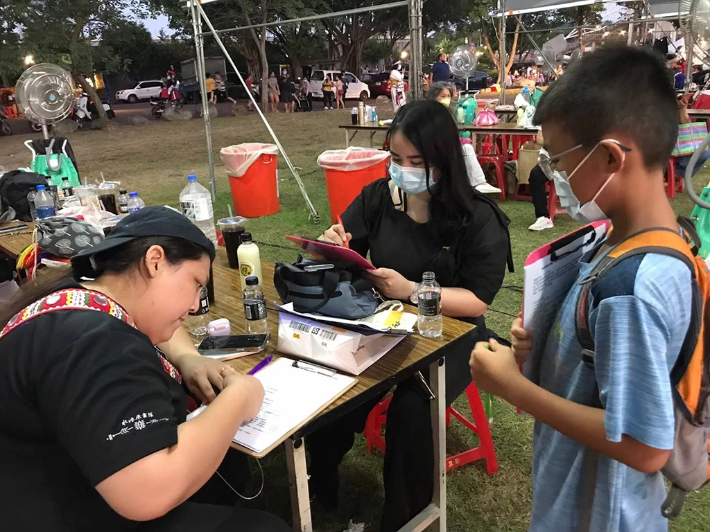 金獎-豐年節現場邀請遊客進行問卷調查