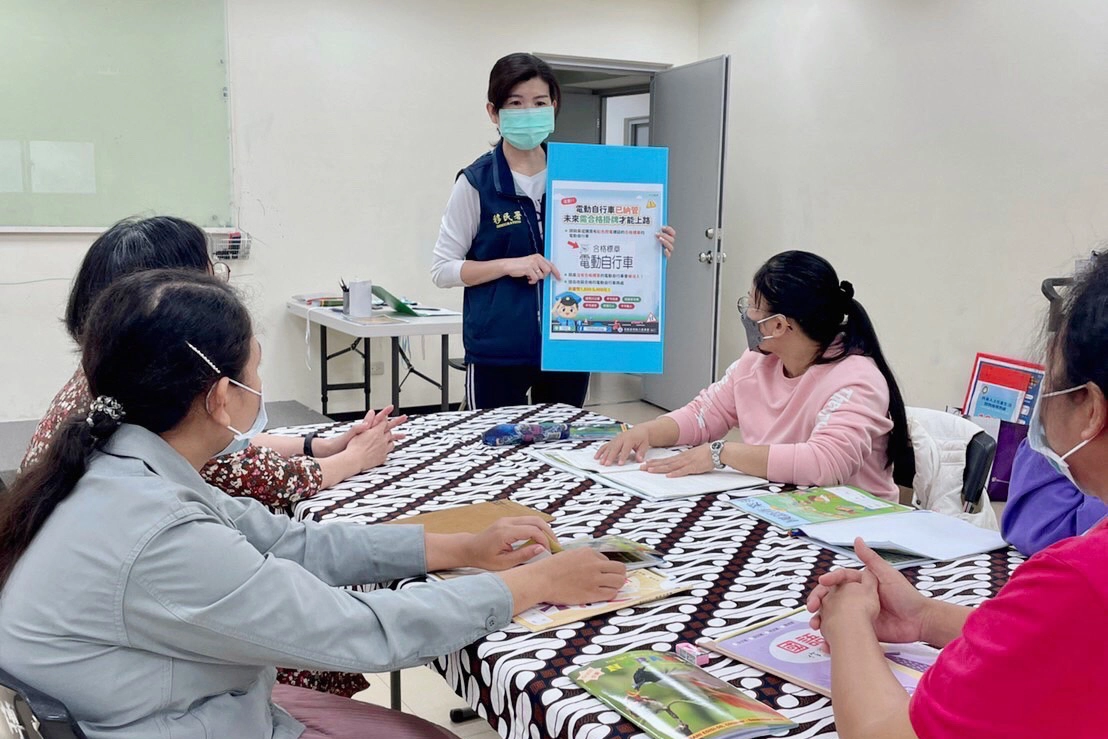 移民署花蓮縣服務站向移工及新住民說明在臺相關權益